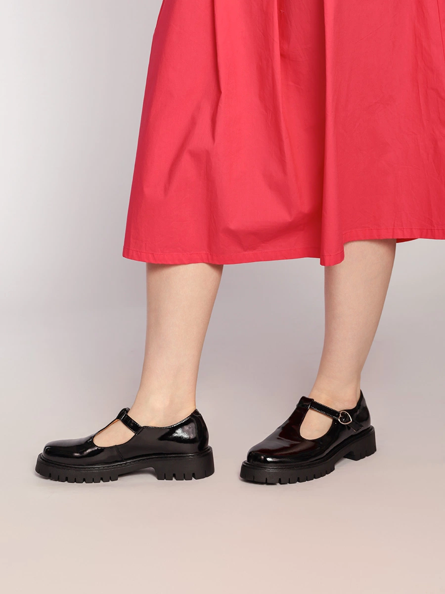 Туфли лакированные черного цвета на объемной подошве